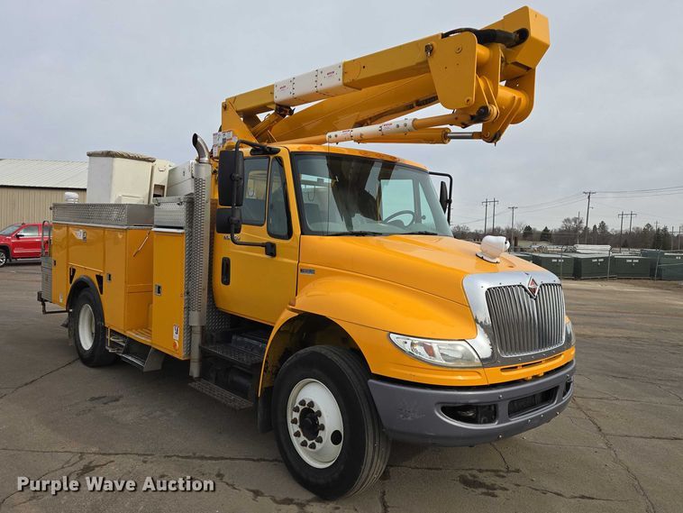image for item EV5699 2012 International Durastar 4400 bucket truck