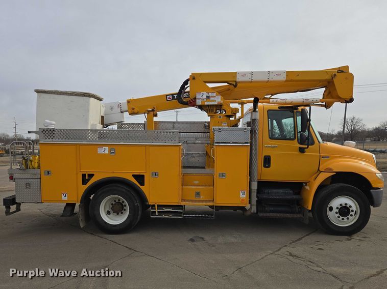 image for item EV5699 2012 International Durastar 4400 bucket truck