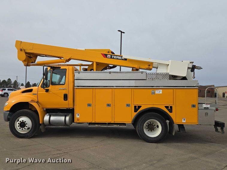 image for item EV5699 2012 International Durastar 4400 bucket truck