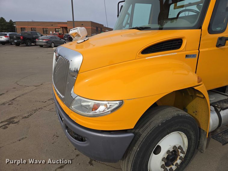 image for item EV5699 2012 International Durastar 4400 bucket truck