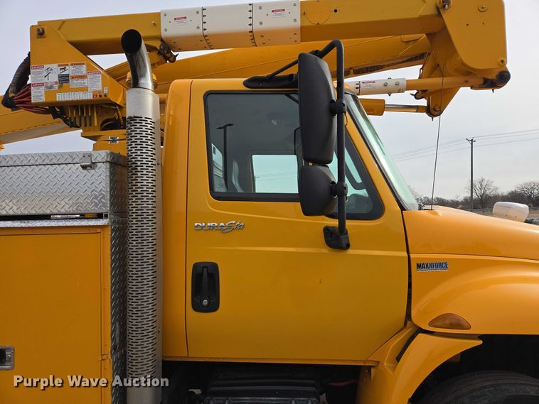 image for item EV5699 2012 International Durastar 4400 bucket truck