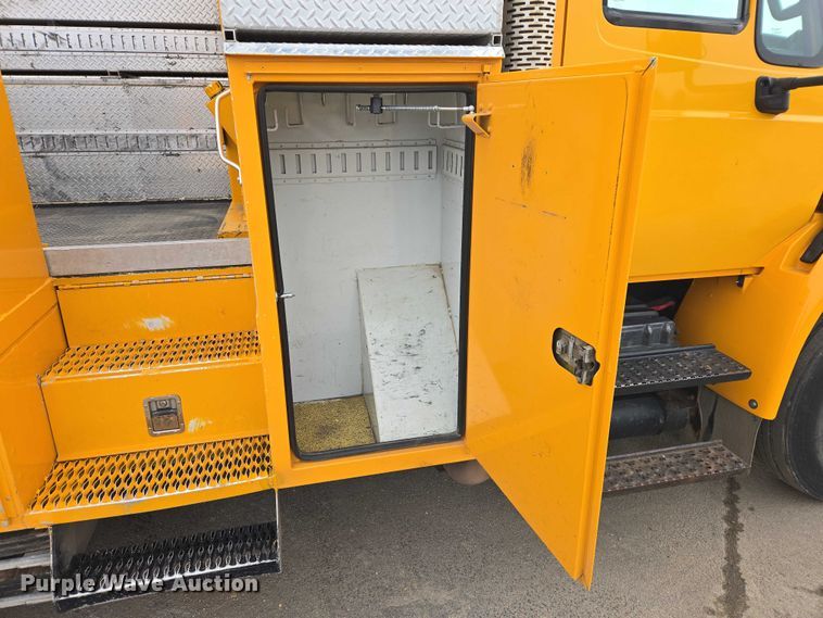 image for item EV5699 2012 International Durastar 4400 bucket truck