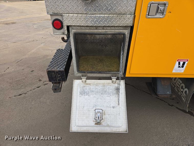 image for item EV5699 2012 International Durastar 4400 bucket truck