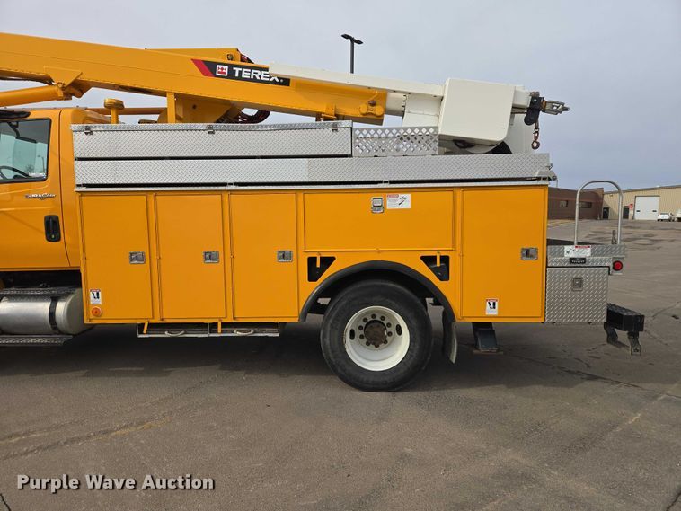 image for item EV5699 2012 International Durastar 4400 bucket truck