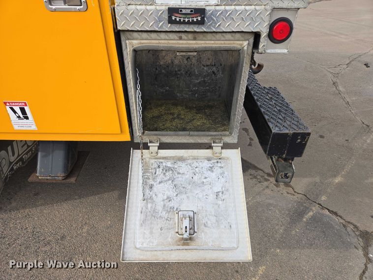 image for item EV5699 2012 International Durastar 4400 bucket truck