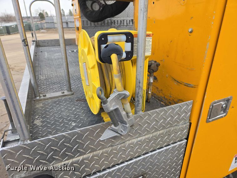 image for item EV5699 2012 International Durastar 4400 bucket truck