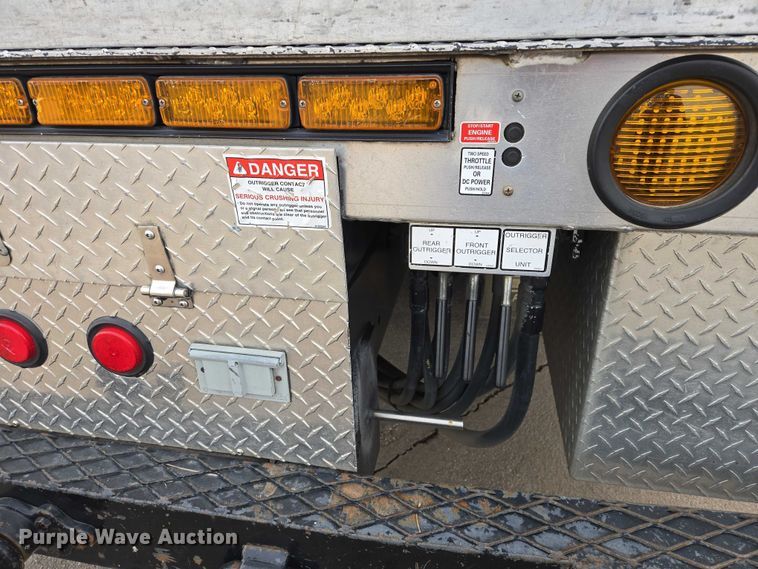 image for item EV5699 2012 International Durastar 4400 bucket truck