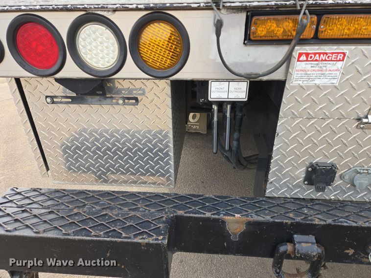 image for item EV5699 2012 International Durastar 4400 bucket truck