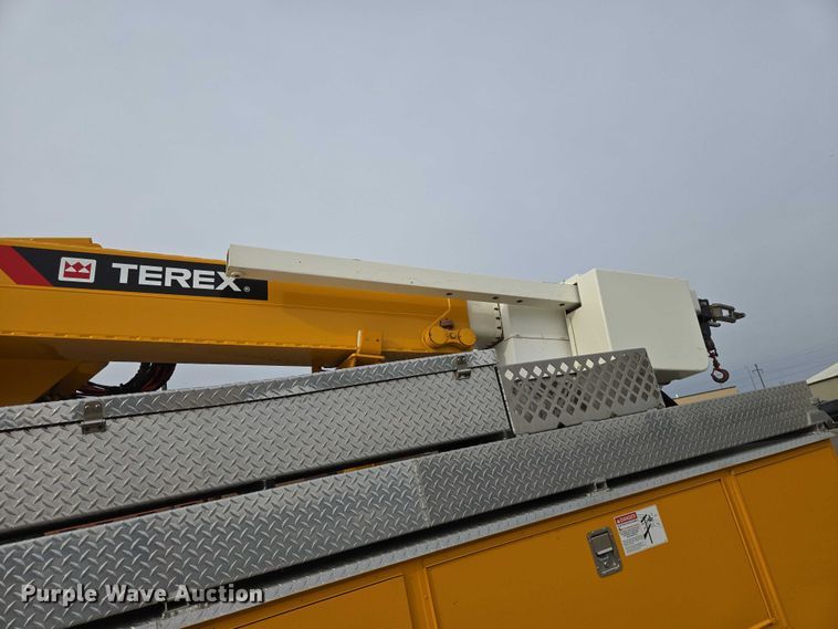 image for item EV5699 2012 International Durastar 4400 bucket truck