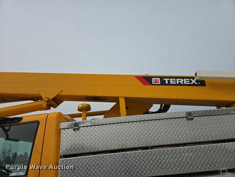 image for item EV5699 2012 International Durastar 4400 bucket truck