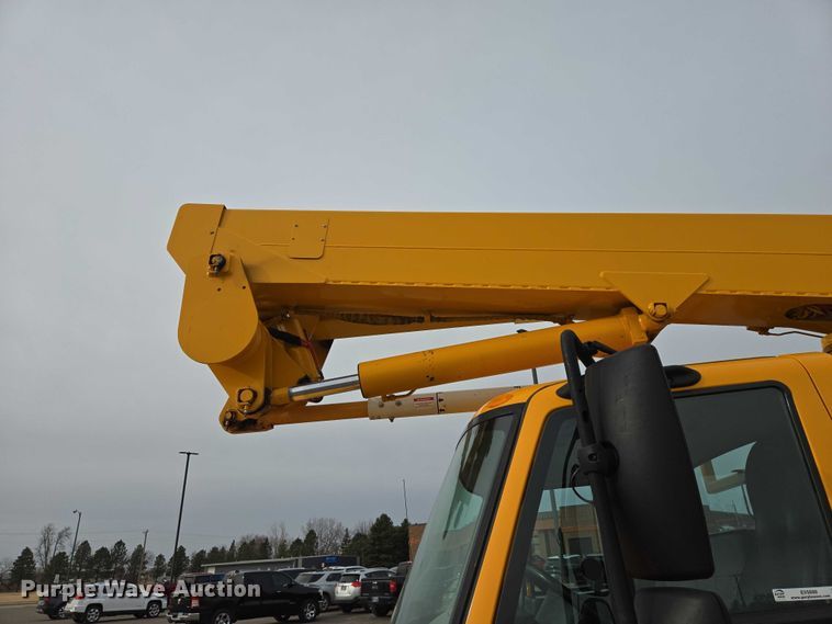 image for item EV5699 2012 International Durastar 4400 bucket truck