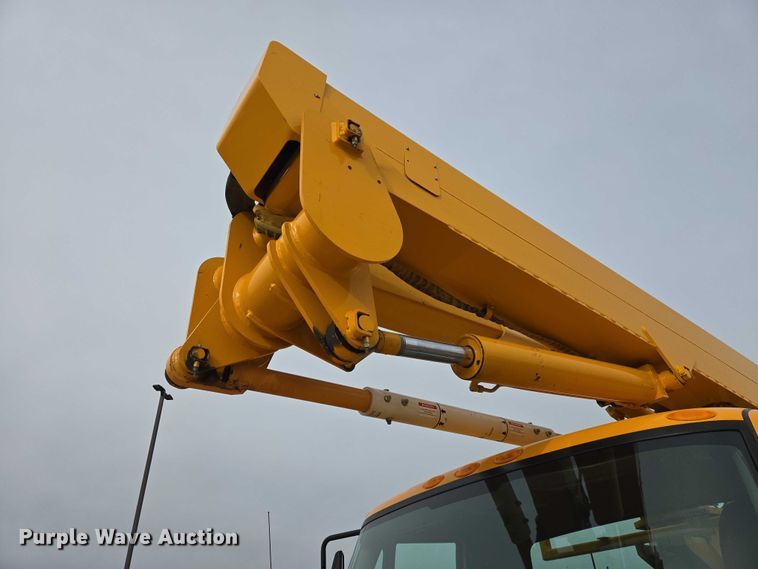 image for item EV5699 2012 International Durastar 4400 bucket truck