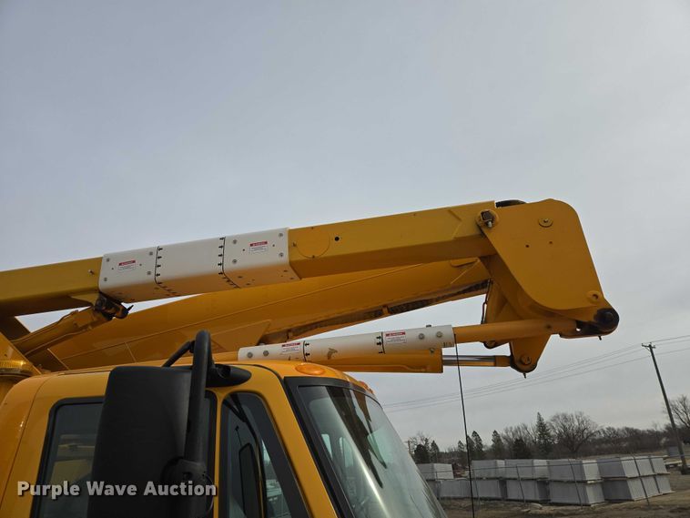 image for item EV5699 2012 International Durastar 4400 bucket truck