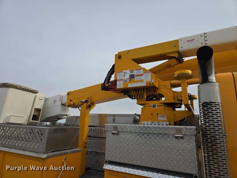 image for item EV5699 2012 International Durastar 4400 bucket truck