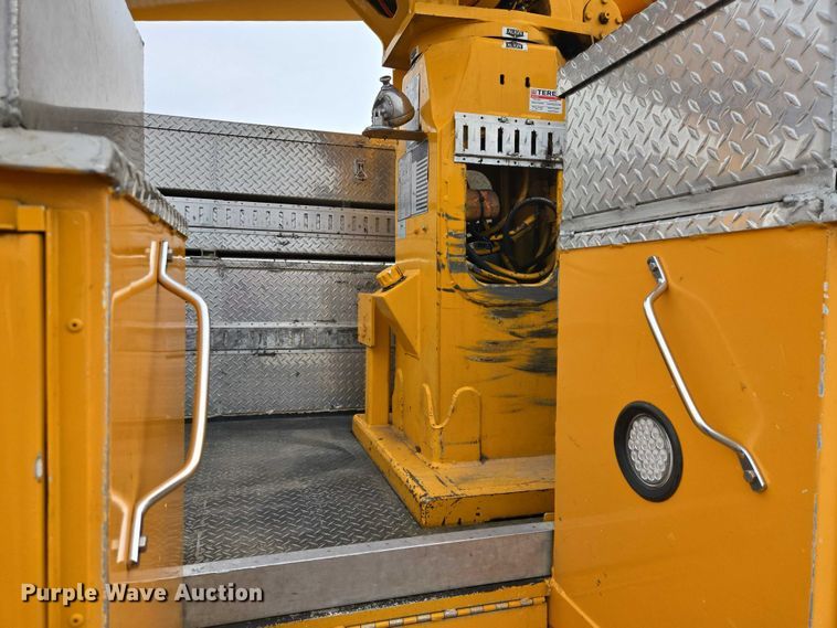 image for item EV5699 2012 International Durastar 4400 bucket truck