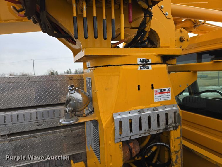 image for item EV5699 2012 International Durastar 4400 bucket truck