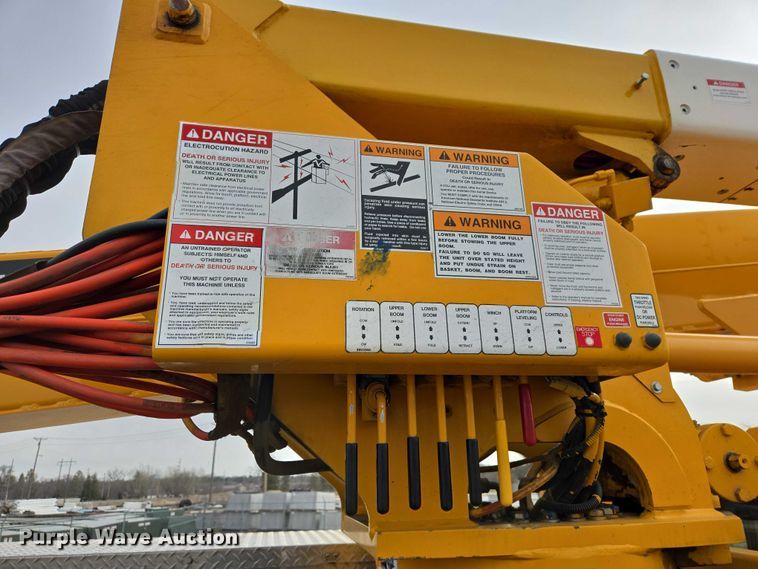 image for item EV5699 2012 International Durastar 4400 bucket truck