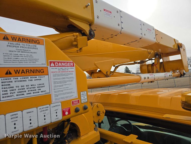 image for item EV5699 2012 International Durastar 4400 bucket truck