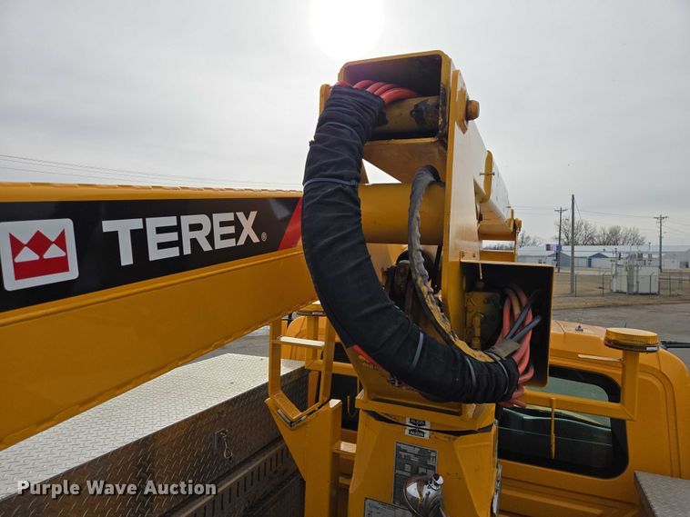 image for item EV5699 2012 International Durastar 4400 bucket truck