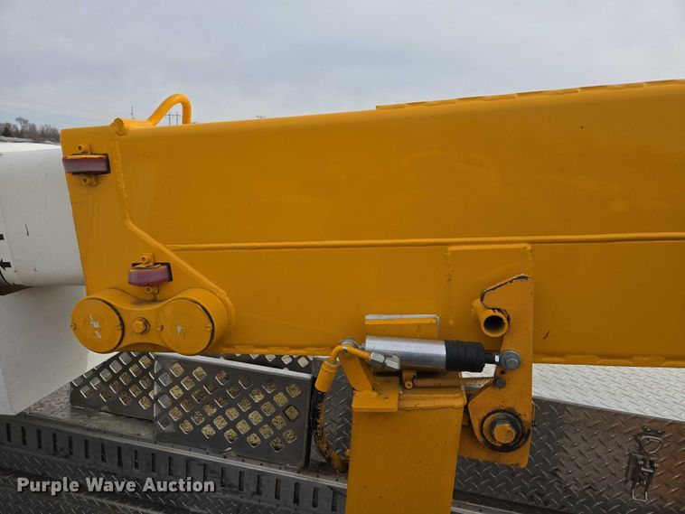 image for item EV5699 2012 International Durastar 4400 bucket truck