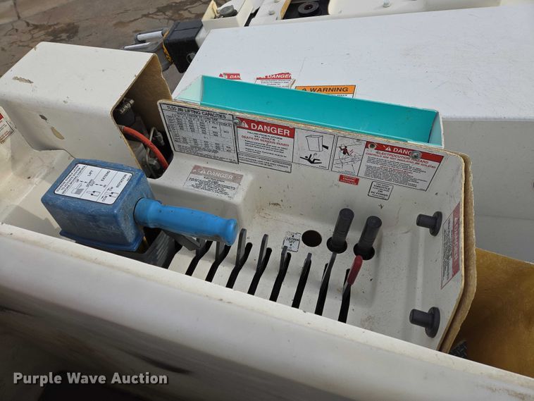 image for item EV5699 2012 International Durastar 4400 bucket truck