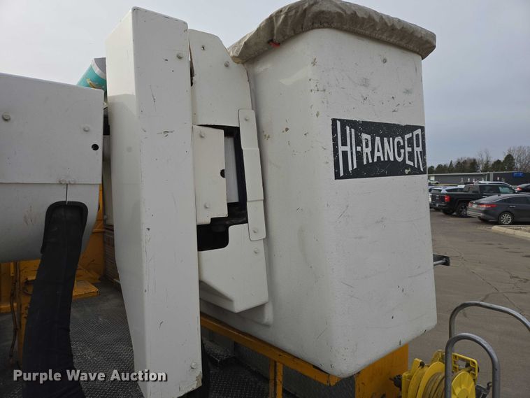 image for item EV5699 2012 International Durastar 4400 bucket truck