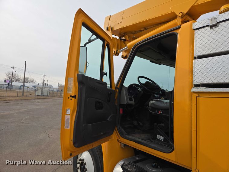 image for item EV5699 2012 International Durastar 4400 bucket truck