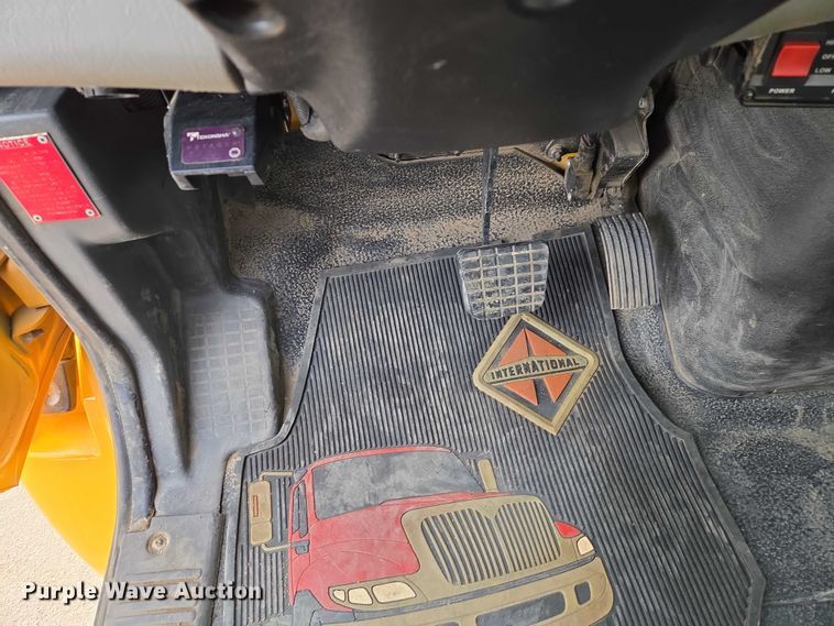 image for item EV5699 2012 International Durastar 4400 bucket truck