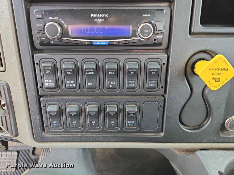 image for item EV5699 2012 International Durastar 4400 bucket truck