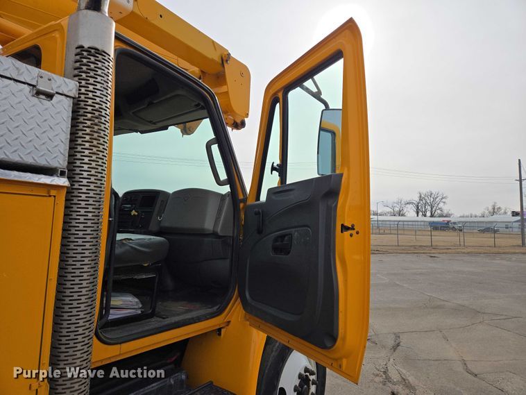 image for item EV5699 2012 International Durastar 4400 bucket truck