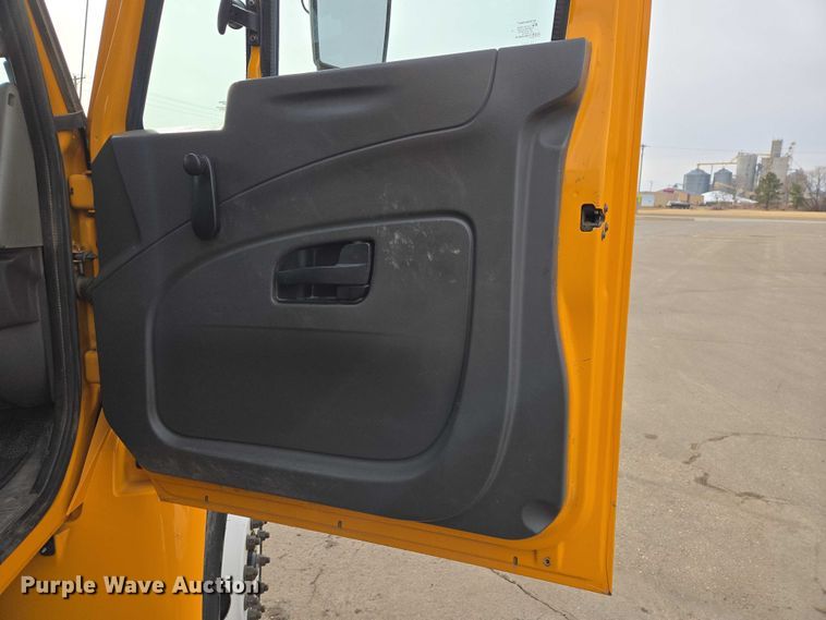 image for item EV5699 2012 International Durastar 4400 bucket truck