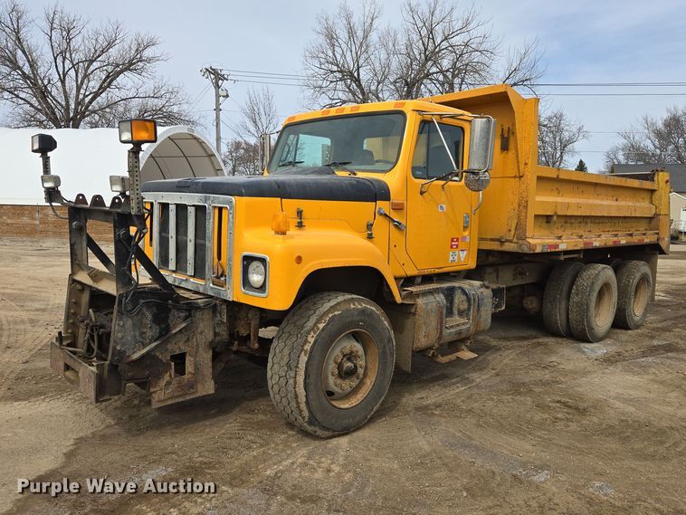image for item EV5711 1998 International 2554 dump truck
