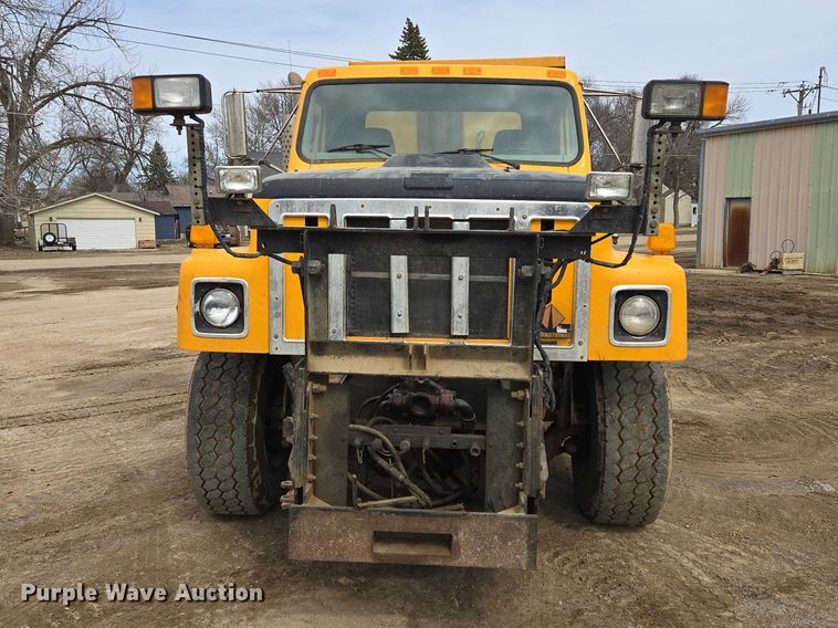 image for item EV5711 1998 International 2554 dump truck