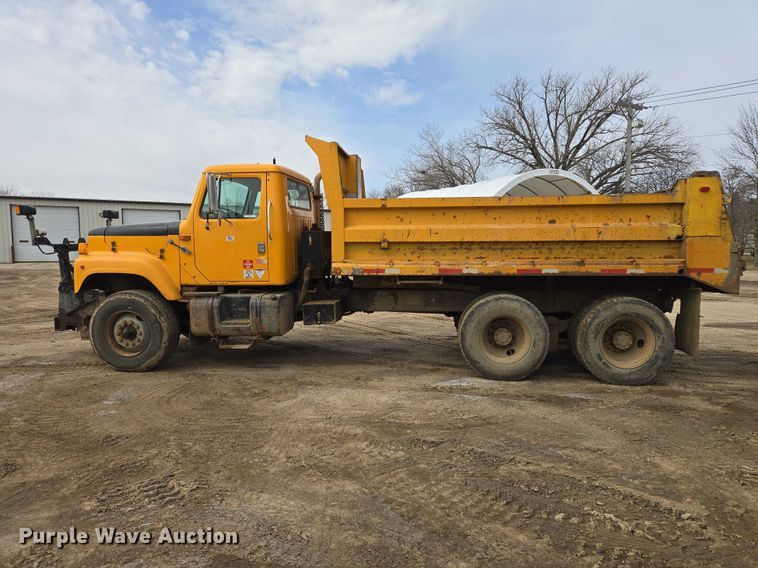 image for item EV5711 1998 International 2554 dump truck