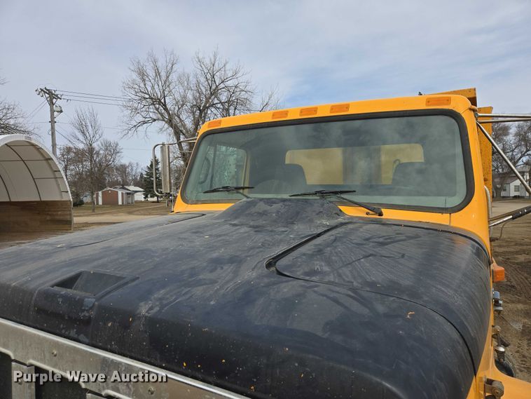 image for item EV5711 1998 International 2554 dump truck