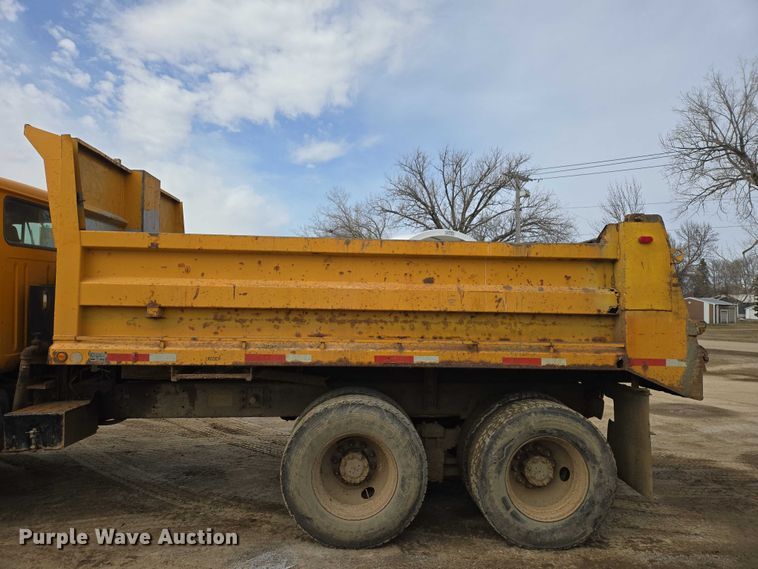 image for item EV5711 1998 International 2554 dump truck