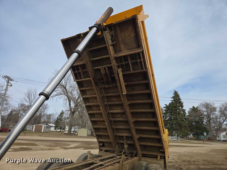 image for item EV5711 1998 International 2554 dump truck