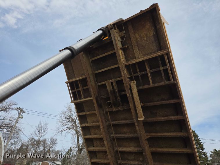 image for item EV5711 1998 International 2554 dump truck