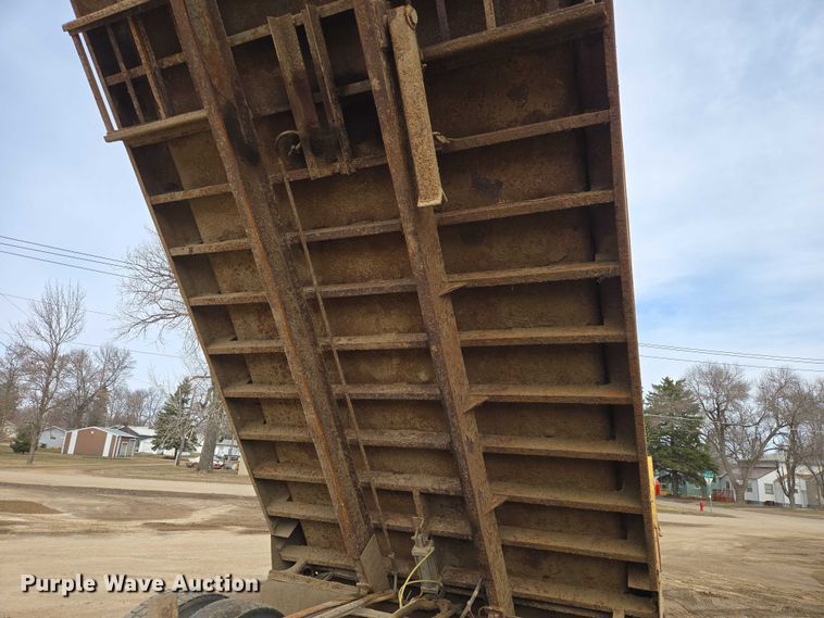 image for item EV5711 1998 International 2554 dump truck