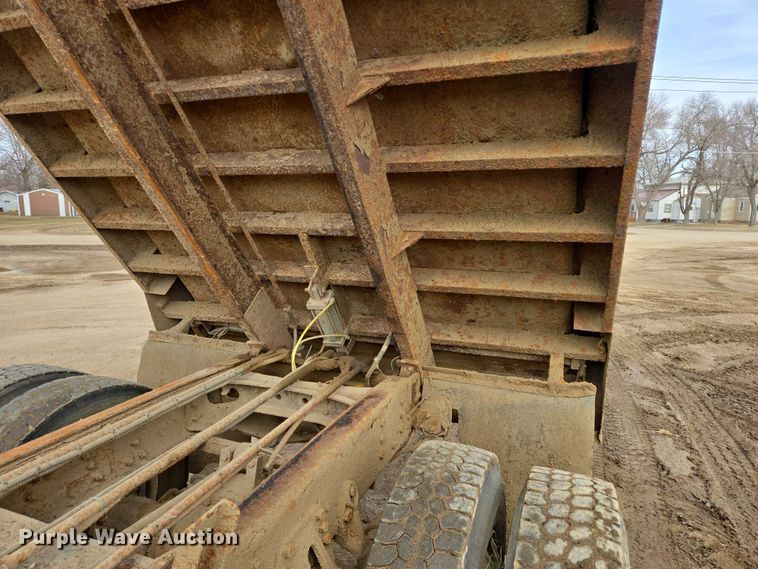 image for item EV5711 1998 International 2554 dump truck