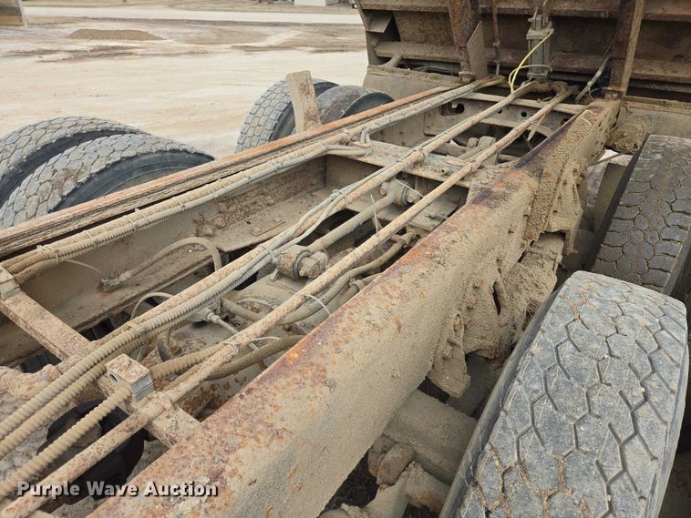 image for item EV5711 1998 International 2554 dump truck