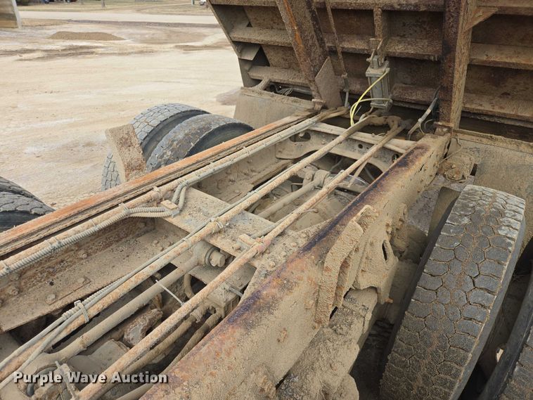 image for item EV5711 1998 International 2554 dump truck