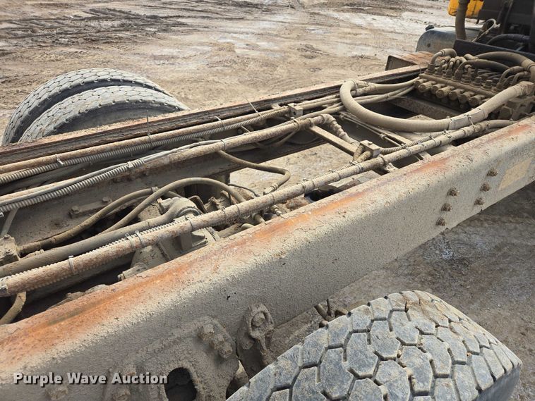 image for item EV5711 1998 International 2554 dump truck