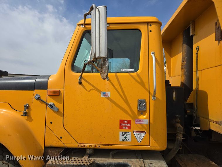 image for item EV5711 1998 International 2554 dump truck