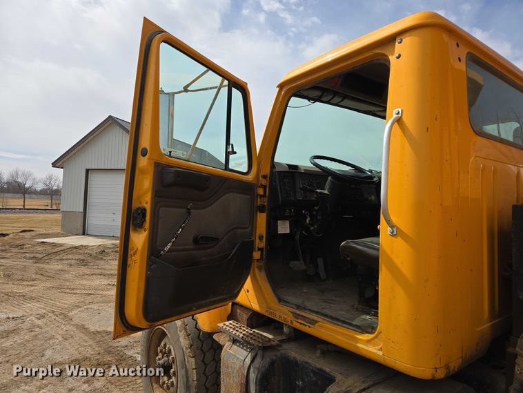 image for item EV5711 1998 International 2554 dump truck
