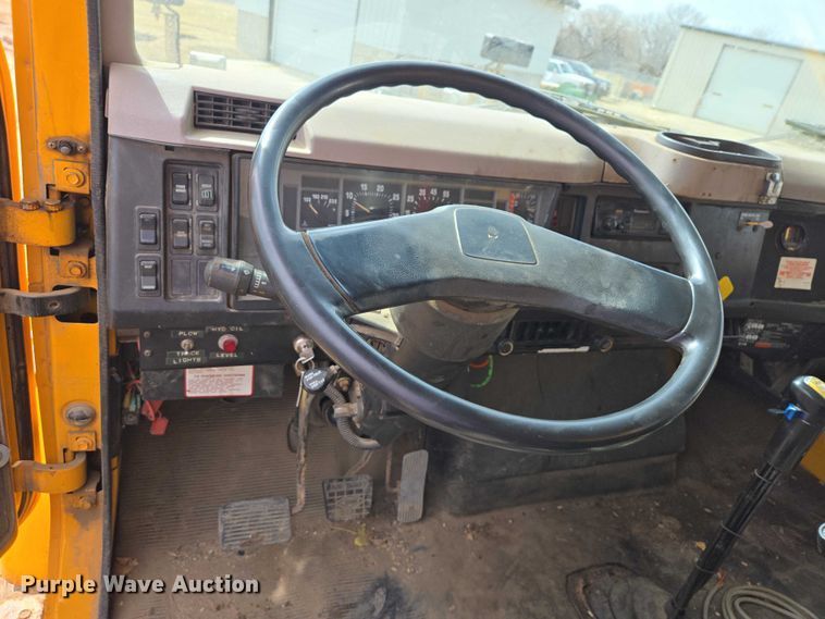 image for item EV5711 1998 International 2554 dump truck