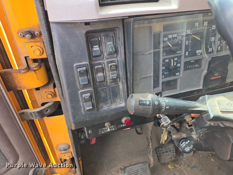 image for item EV5711 1998 International 2554 dump truck