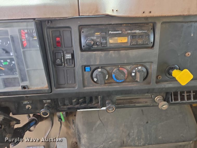 image for item EV5711 1998 International 2554 dump truck