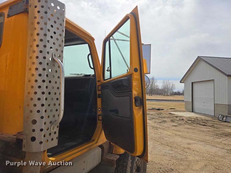 image for item EV5711 1998 International 2554 dump truck