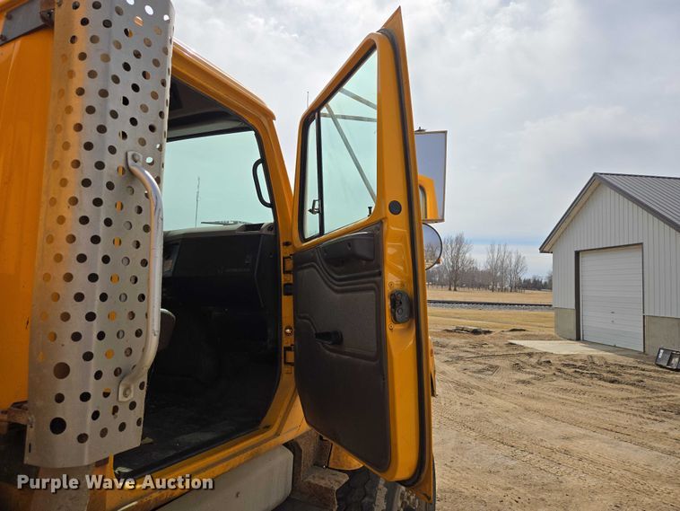 image for item EV5711 1998 International 2554 dump truck